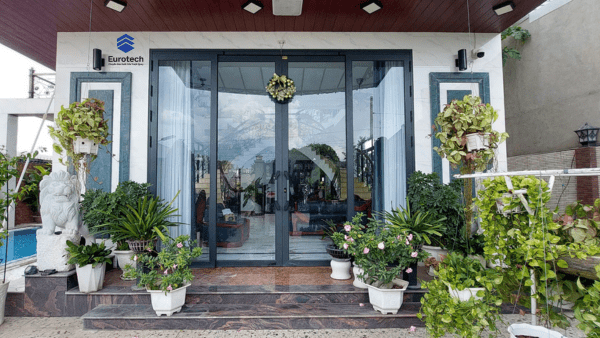 Cửa trượt quay Eurotech cho cửa chính