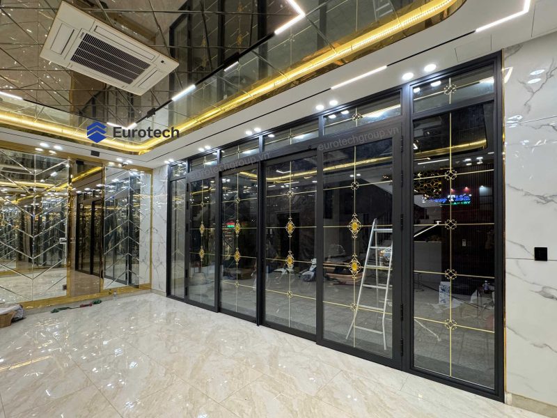 🔥 3 Xu Hướng Cửa Quay Trượt Dẫn Đầu Thiết Kế Nhà Ở Hiện Đại Năm 2025