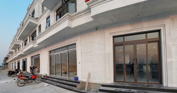 Cửa trượt quay Eurotech hoàn thiện tại Elite City