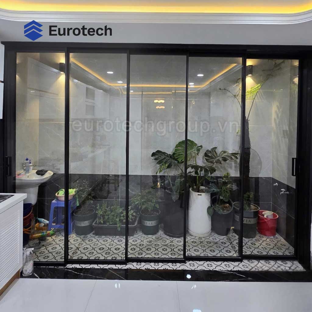 Cua Slim Truot Ban Công 5 Cánh Eurotech Premium