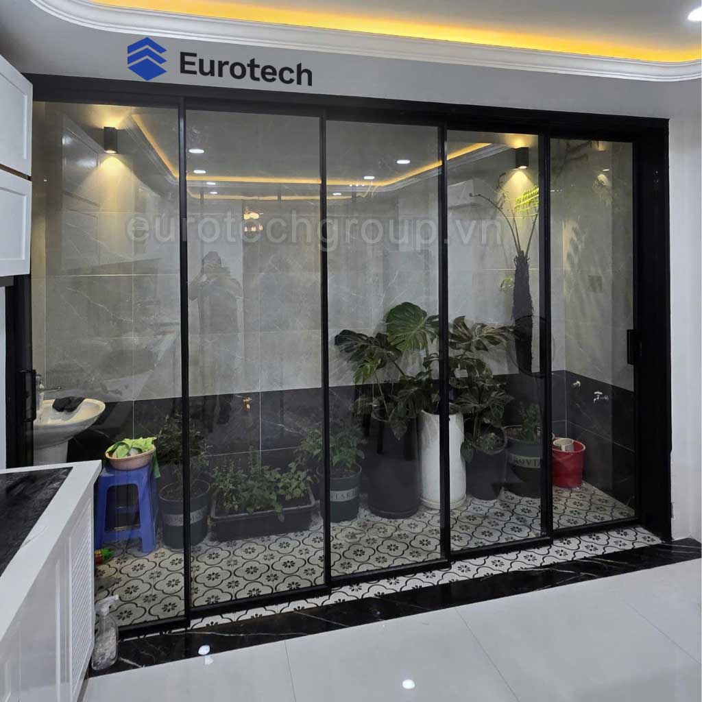 Cua Slim Truot Ban Công 5 Cánh Eurotech Premium2025