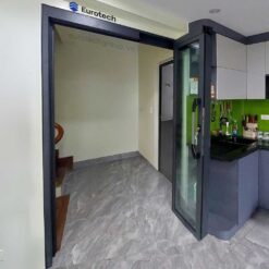 Cua Slim Truot Quay 3 Canh Ngan Phong Bếp Cua Nhom Kinh Eurotech